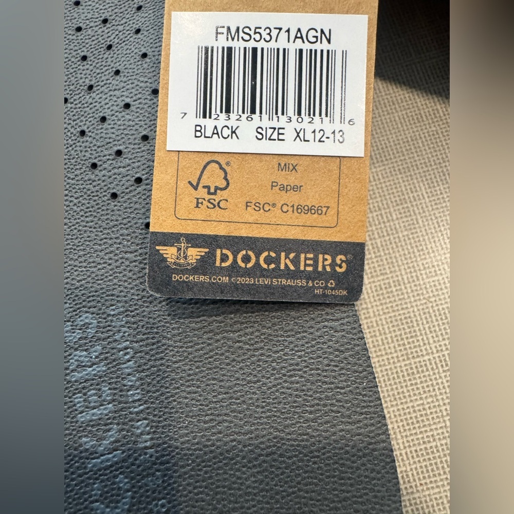 Dockers Black Textured Flip Flop Sandals with Branded Tag - Picture 3 of 3